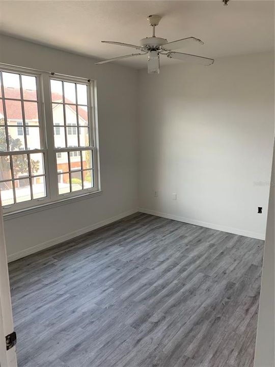 For Rent: $1,375 (1 beds, 1 baths, 949 Square Feet)