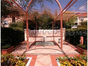 For Rent: $1,375 (1 beds, 1 baths, 949 Square Feet)