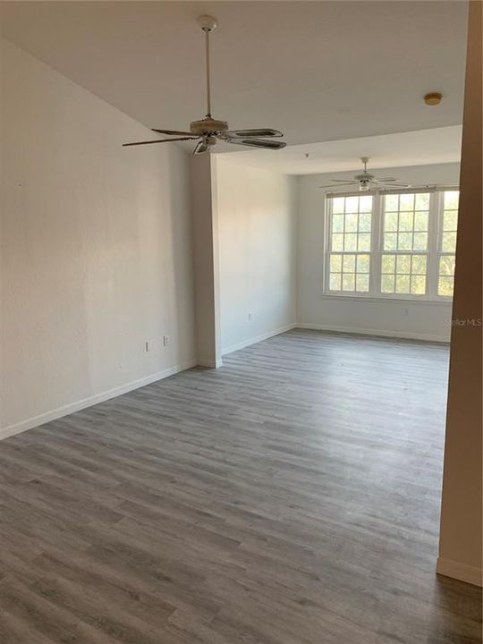 For Rent: $1,375 (1 beds, 1 baths, 949 Square Feet)
