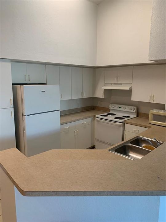 For Rent: $1,375 (1 beds, 1 baths, 949 Square Feet)