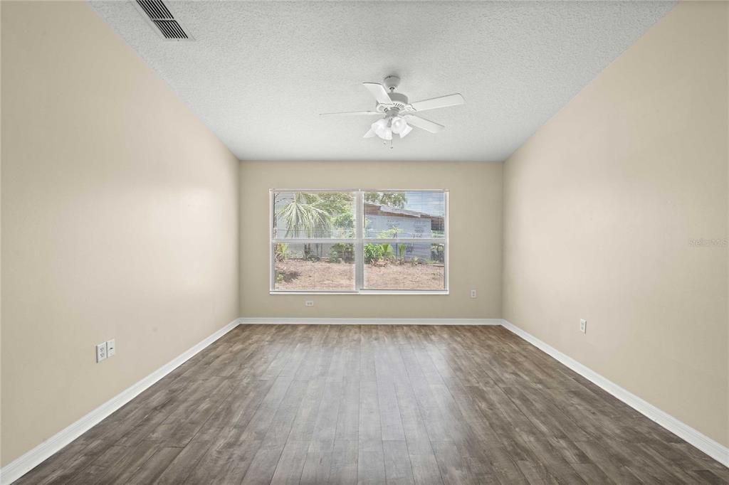For Sale: $150,000 (2 beds, 2 baths, 1212 Square Feet)