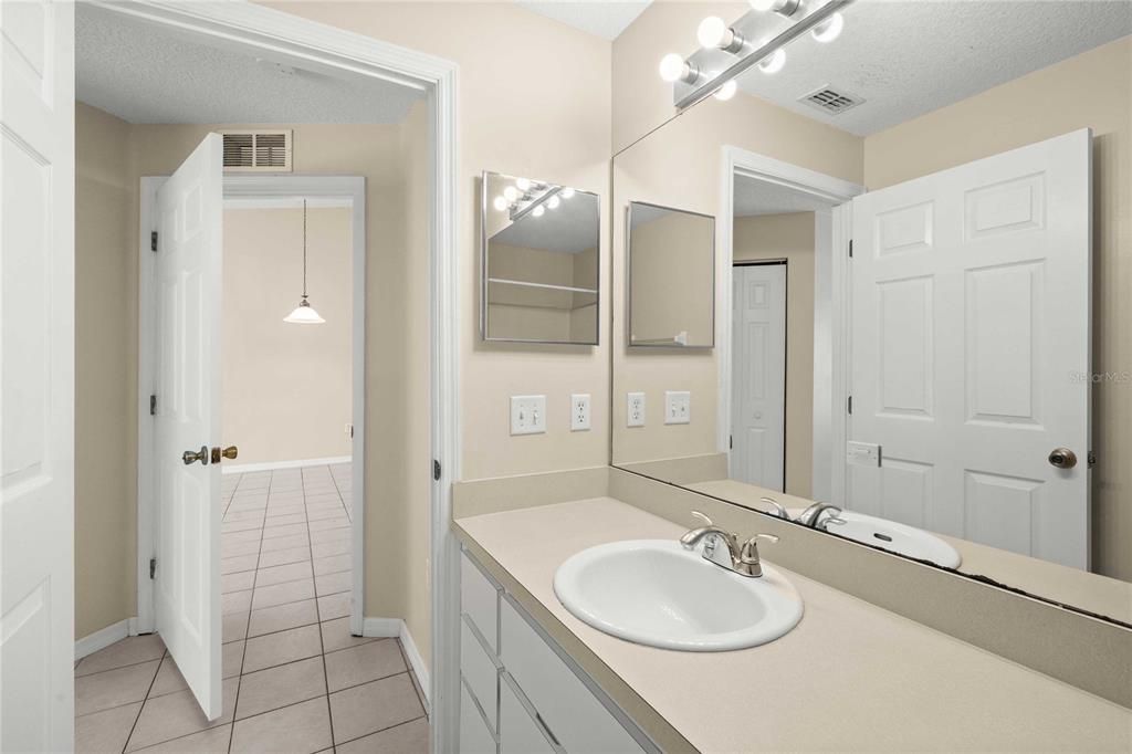For Sale: $150,000 (2 beds, 2 baths, 1212 Square Feet)