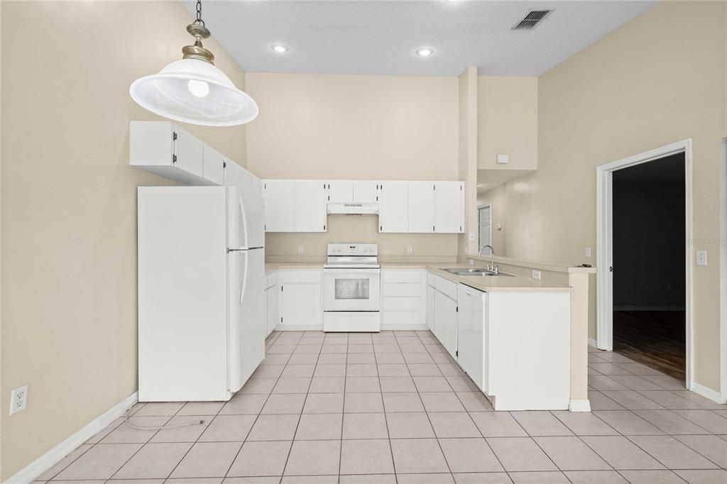 For Sale: $150,000 (2 beds, 2 baths, 1212 Square Feet)