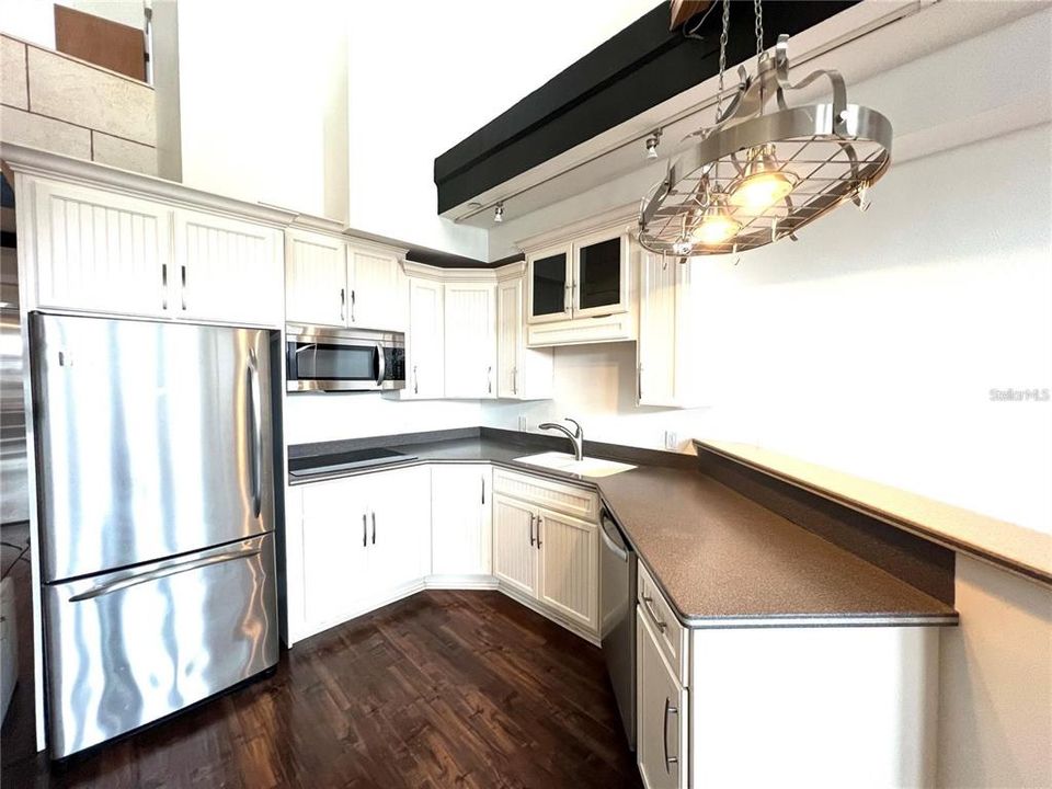 For Sale: $179,900 (2 beds, 1 baths, 1600 Square Feet)