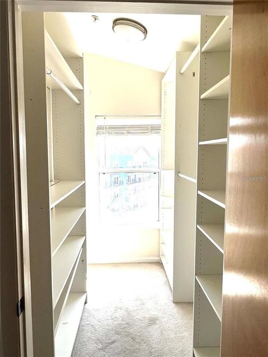 For Sale: $179,900 (2 beds, 1 baths, 1600 Square Feet)