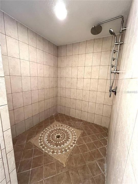 For Sale: $179,900 (2 beds, 1 baths, 1600 Square Feet)