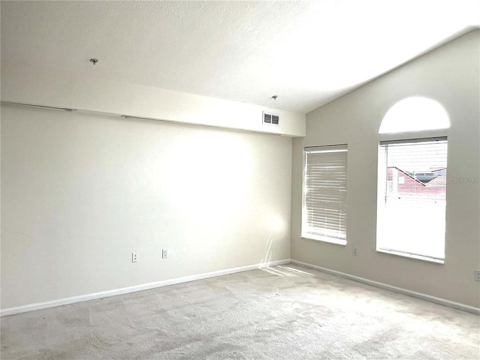 For Sale: $179,900 (2 beds, 1 baths, 1600 Square Feet)