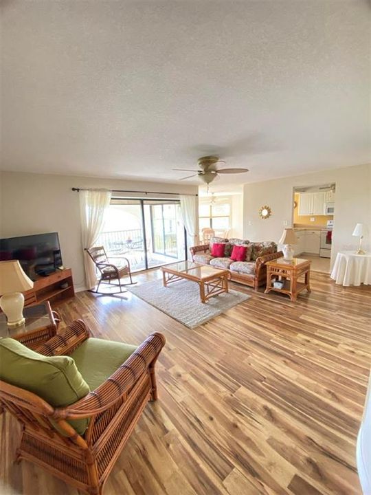 For Sale: $179,000 (2 beds, 2 baths, 1308 Square Feet)