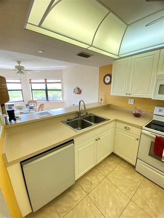 For Sale: $179,000 (2 beds, 2 baths, 1308 Square Feet)