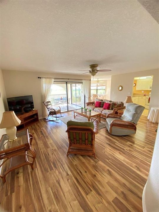 For Sale: $179,000 (2 beds, 2 baths, 1308 Square Feet)