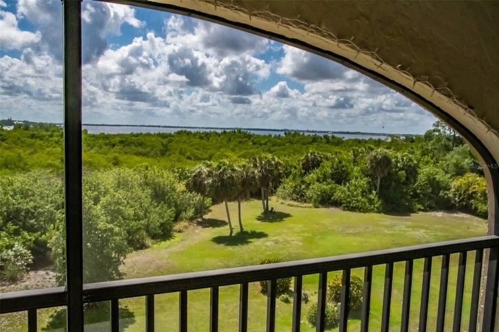 For Sale: $179,000 (2 beds, 2 baths, 1308 Square Feet)