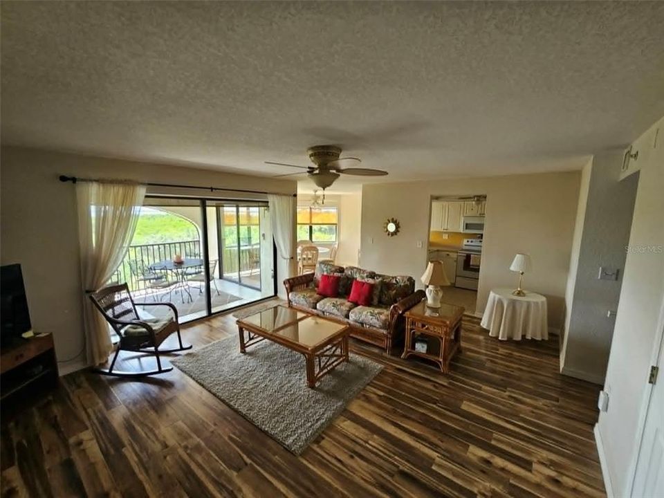 For Sale: $179,000 (2 beds, 2 baths, 1308 Square Feet)