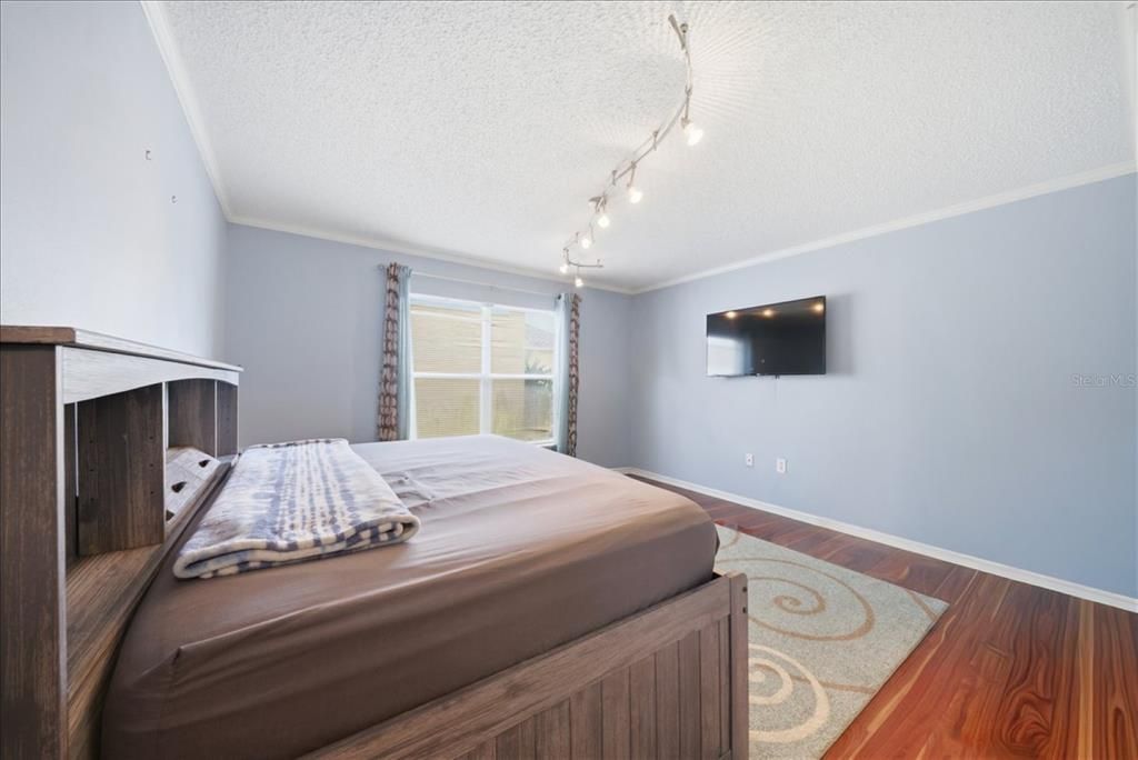 For Sale: $390,000 (4 beds, 2 baths, 2252 Square Feet)
