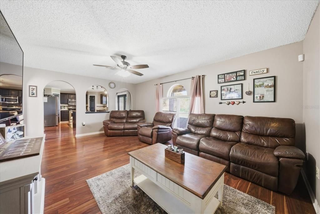 For Sale: $390,000 (4 beds, 2 baths, 2252 Square Feet)