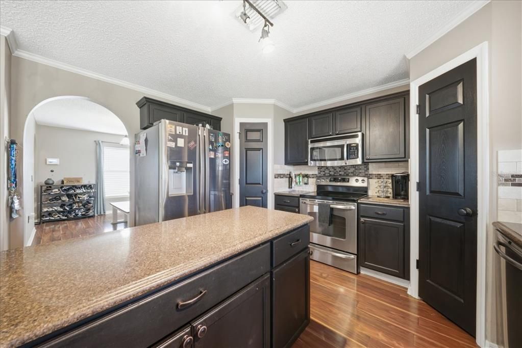 For Sale: $390,000 (4 beds, 2 baths, 2252 Square Feet)