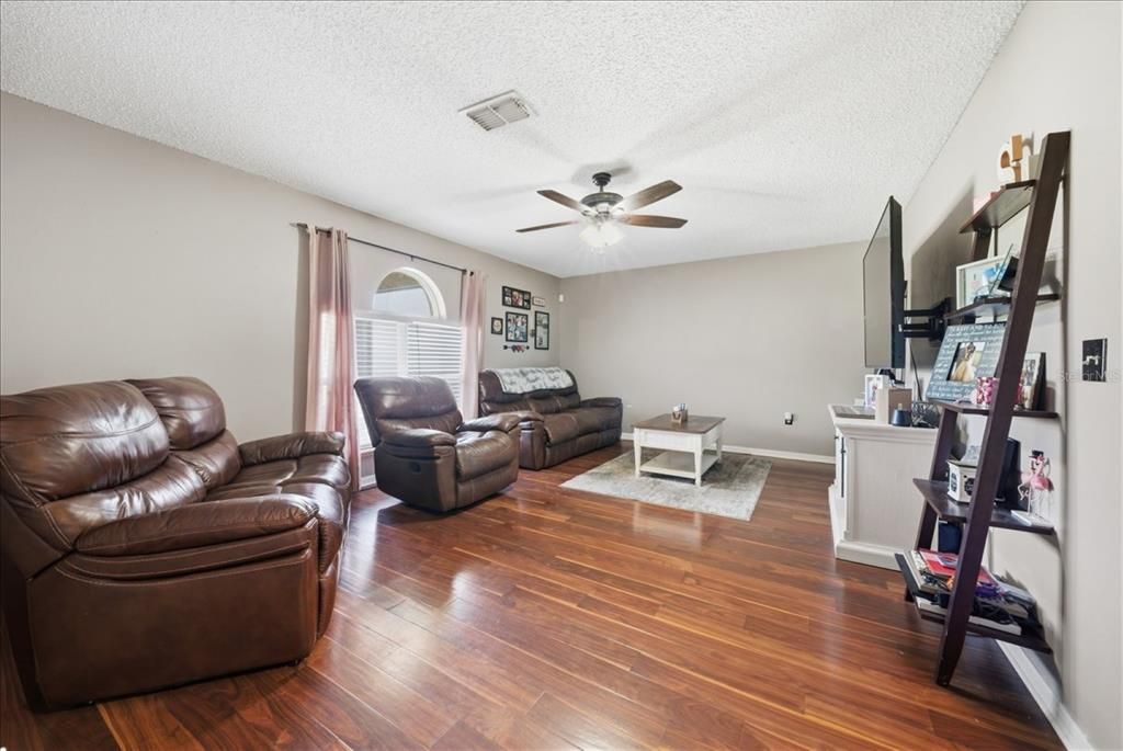 For Sale: $390,000 (4 beds, 2 baths, 2252 Square Feet)