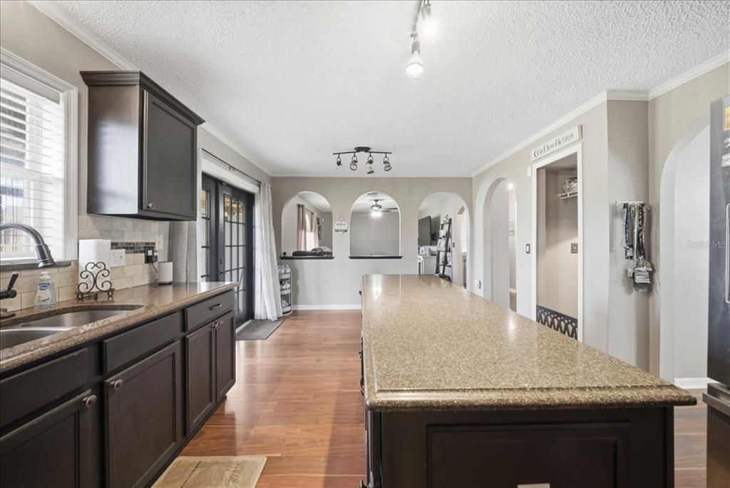For Sale: $390,000 (4 beds, 2 baths, 2252 Square Feet)
