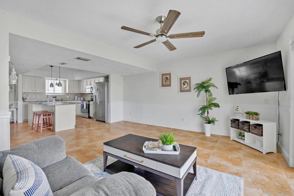 For Sale: $339,990 (2 beds, 2 baths, 1201 Square Feet)