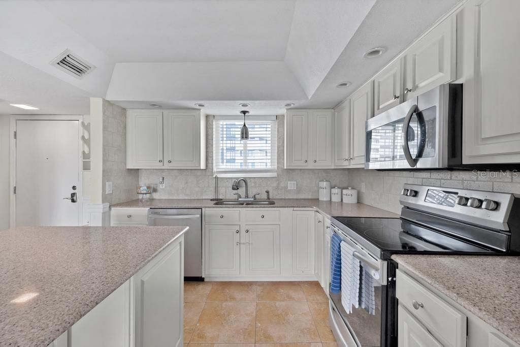 For Sale: $339,990 (2 beds, 2 baths, 1201 Square Feet)