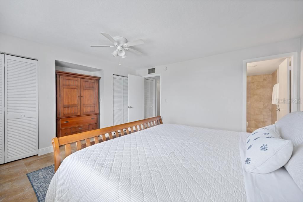 For Sale: $339,990 (2 beds, 2 baths, 1201 Square Feet)
