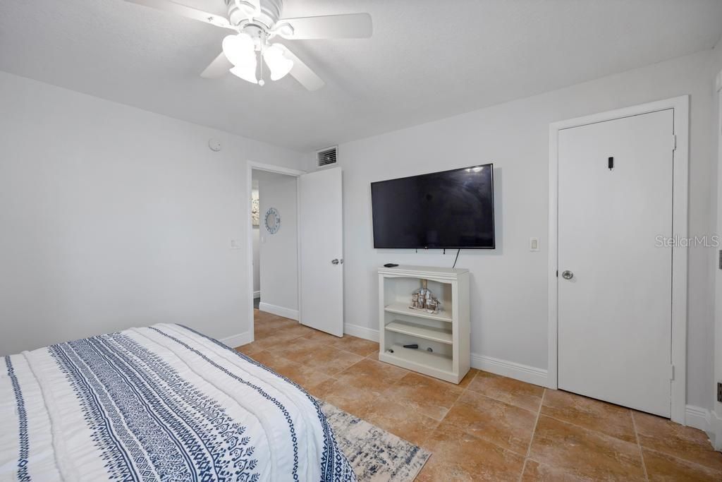 For Sale: $339,990 (2 beds, 2 baths, 1201 Square Feet)