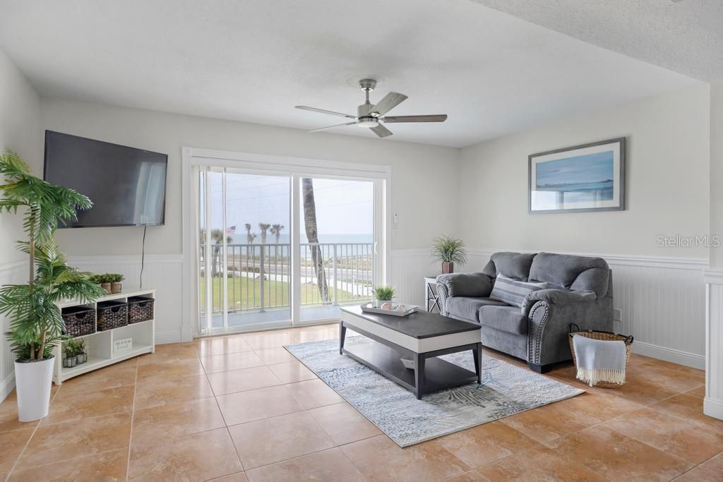 For Sale: $339,990 (2 beds, 2 baths, 1201 Square Feet)