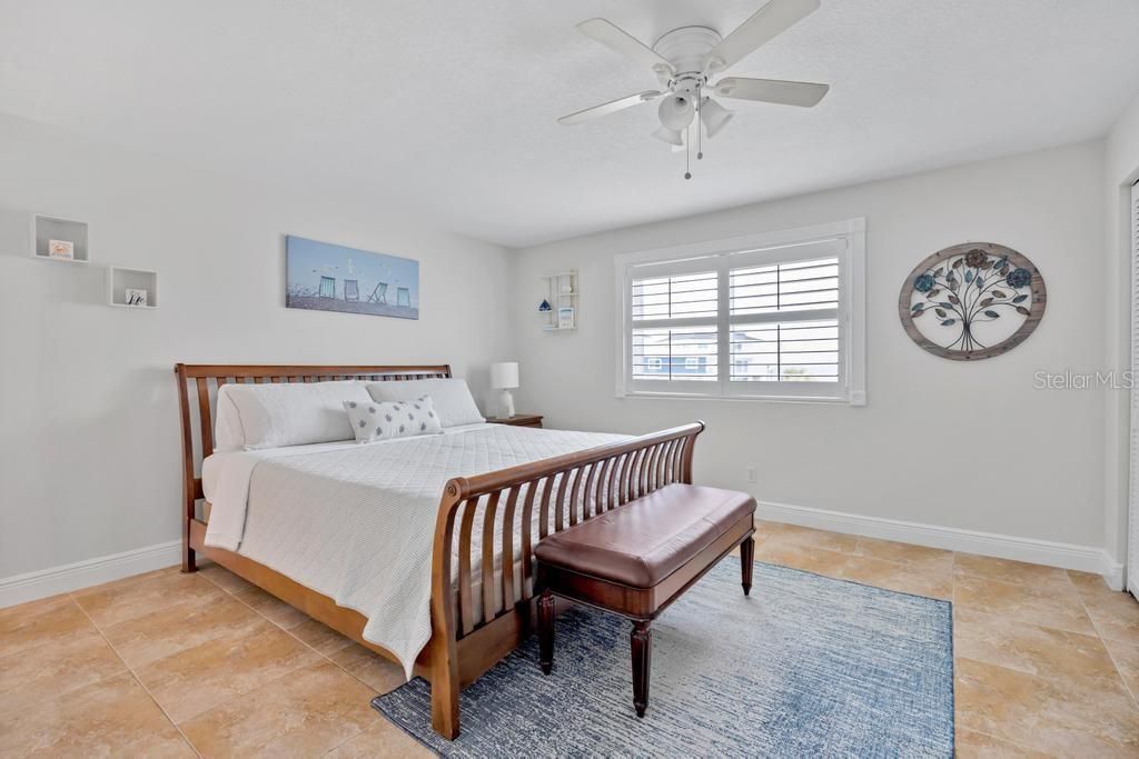 For Sale: $339,990 (2 beds, 2 baths, 1201 Square Feet)