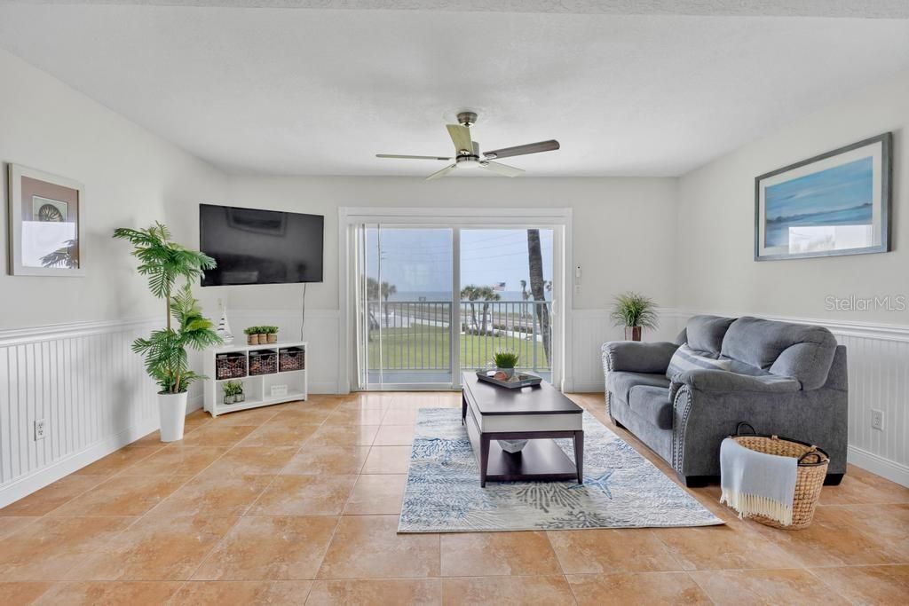 For Sale: $339,990 (2 beds, 2 baths, 1201 Square Feet)