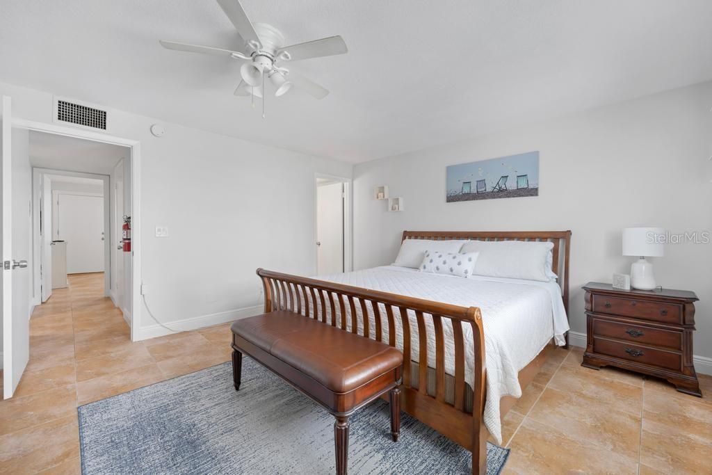 For Sale: $339,990 (2 beds, 2 baths, 1201 Square Feet)