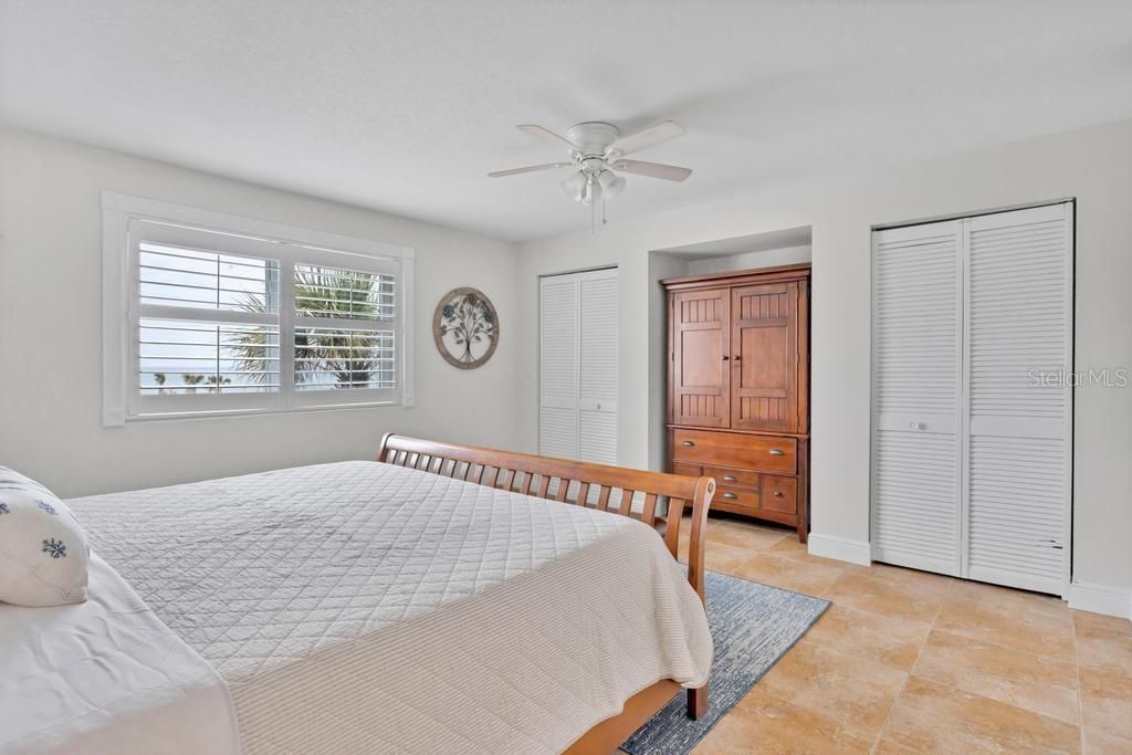 For Sale: $339,990 (2 beds, 2 baths, 1201 Square Feet)