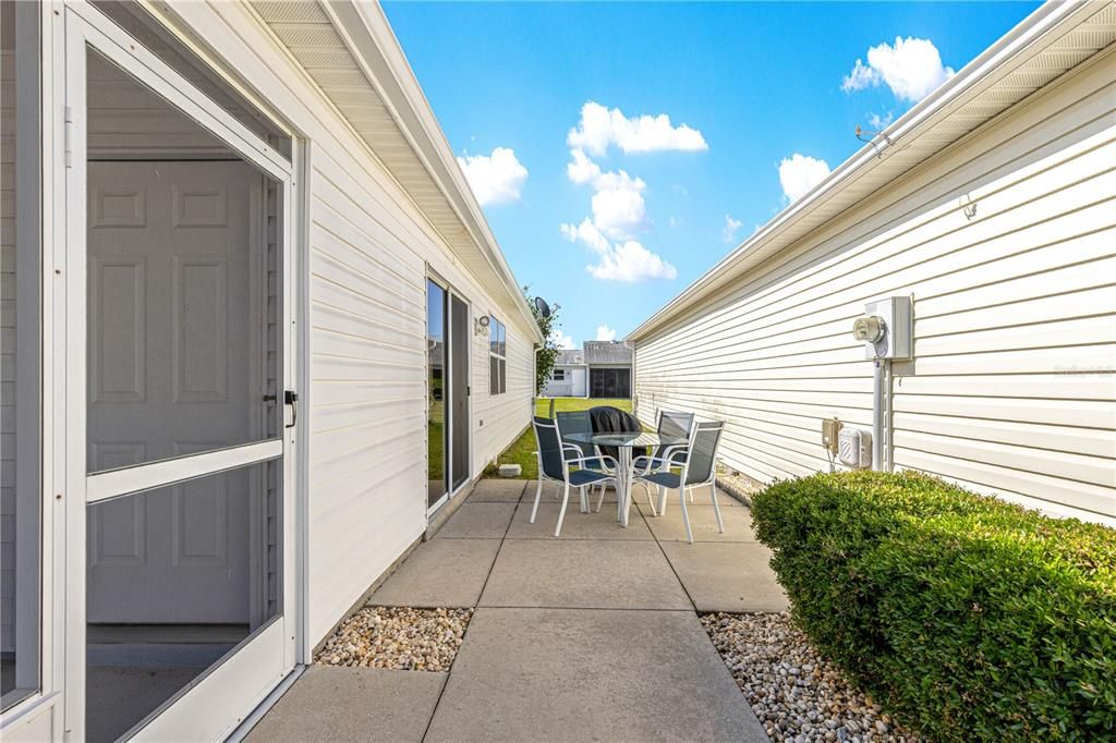 For Sale: $255,000 (2 beds, 2 baths, 1143 Square Feet)
