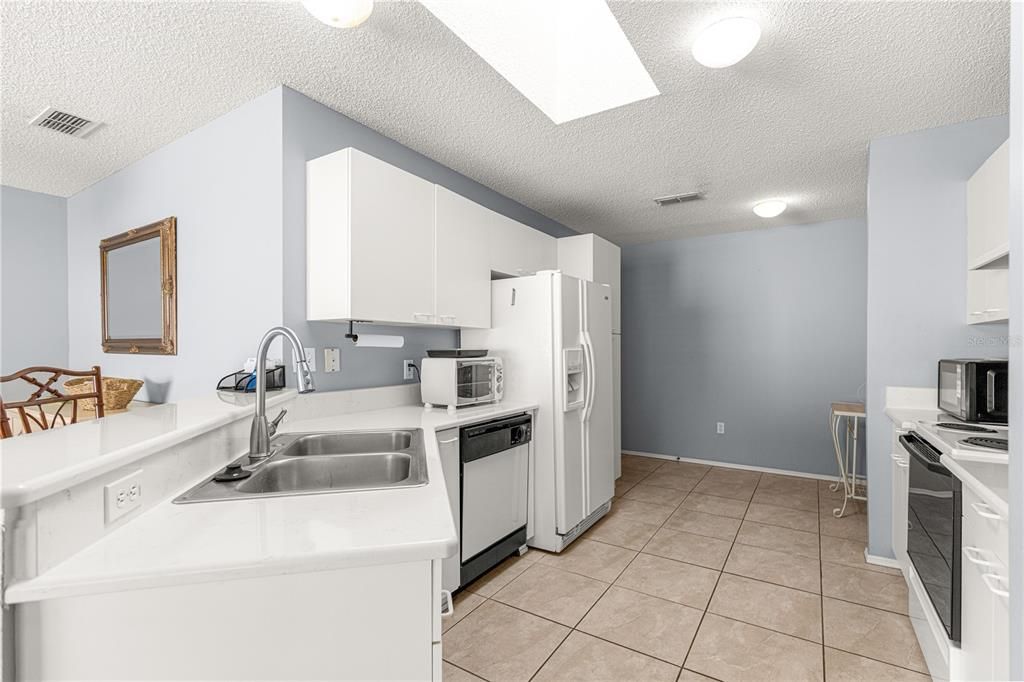 For Sale: $255,000 (2 beds, 2 baths, 1143 Square Feet)