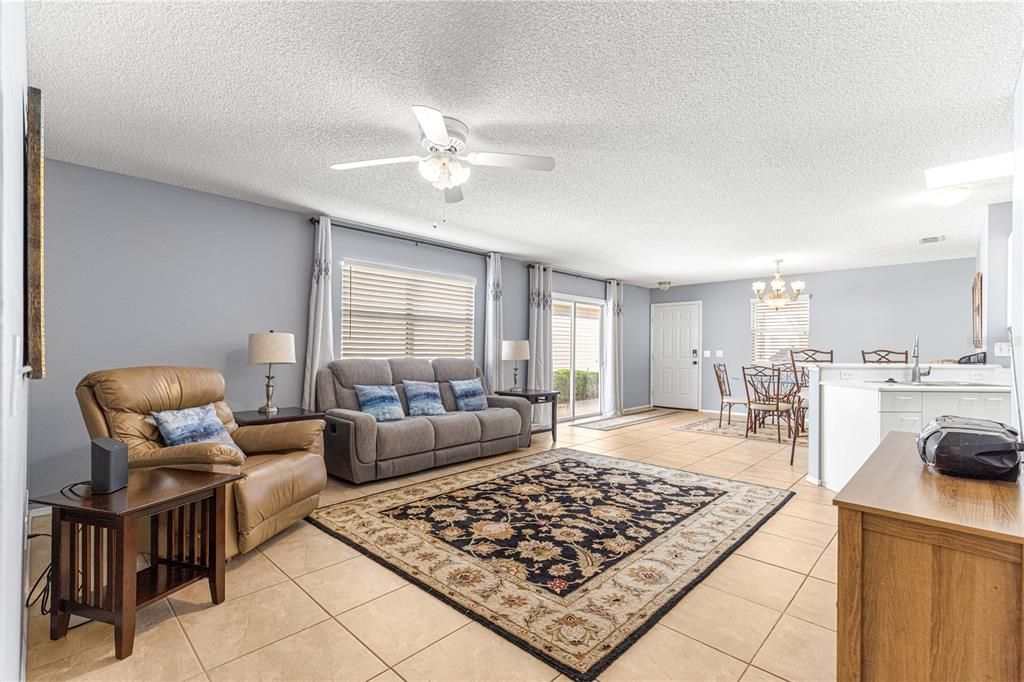 For Sale: $255,000 (2 beds, 2 baths, 1143 Square Feet)