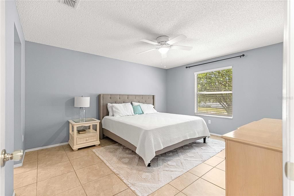For Sale: $255,000 (2 beds, 2 baths, 1143 Square Feet)