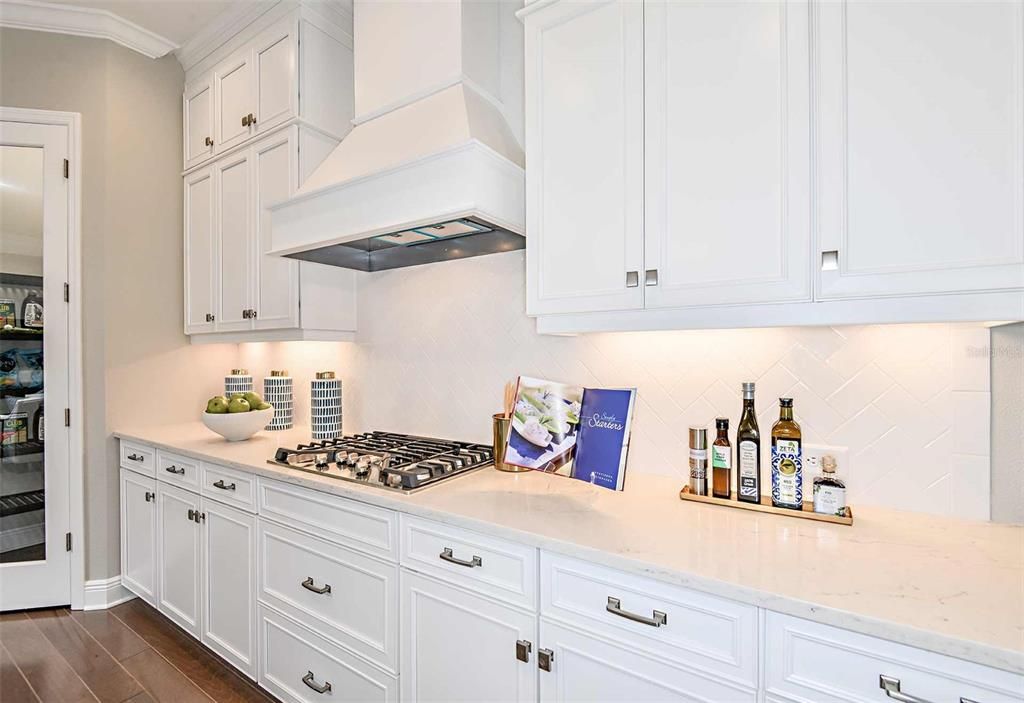 Activo con contrato: $887,990 (4 camas, 3 baños, 2762 Pies cuadrados)