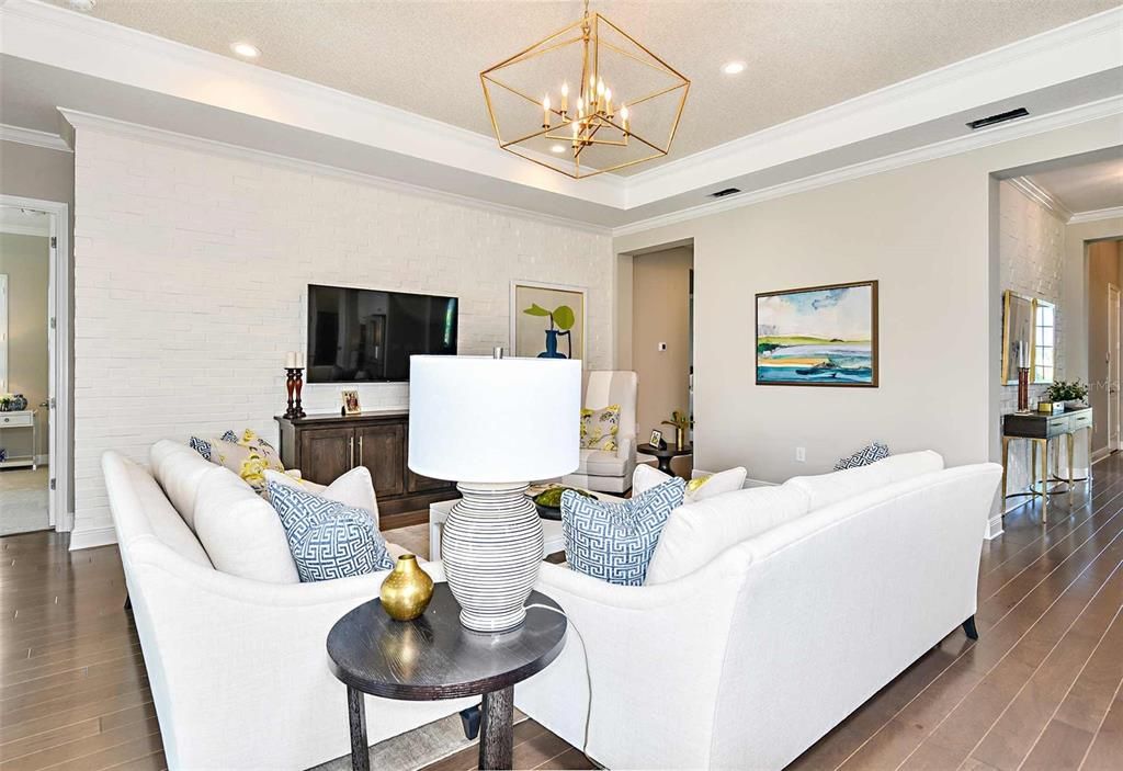 Activo con contrato: $887,990 (4 camas, 3 baños, 2762 Pies cuadrados)