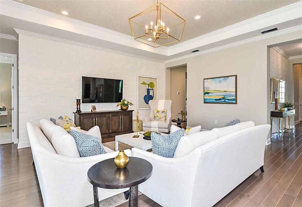 Activo con contrato: $887,990 (4 camas, 3 baños, 2762 Pies cuadrados)