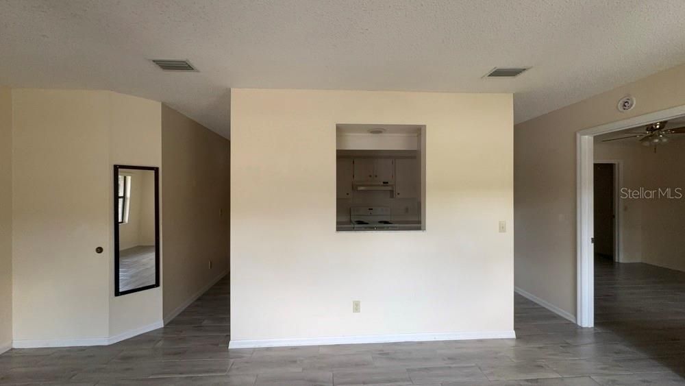 For Rent: $1,200 (2 beds, 1 baths, 854 Square Feet)