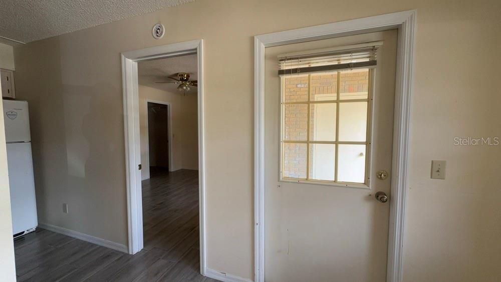 For Rent: $1,200 (2 beds, 1 baths, 854 Square Feet)