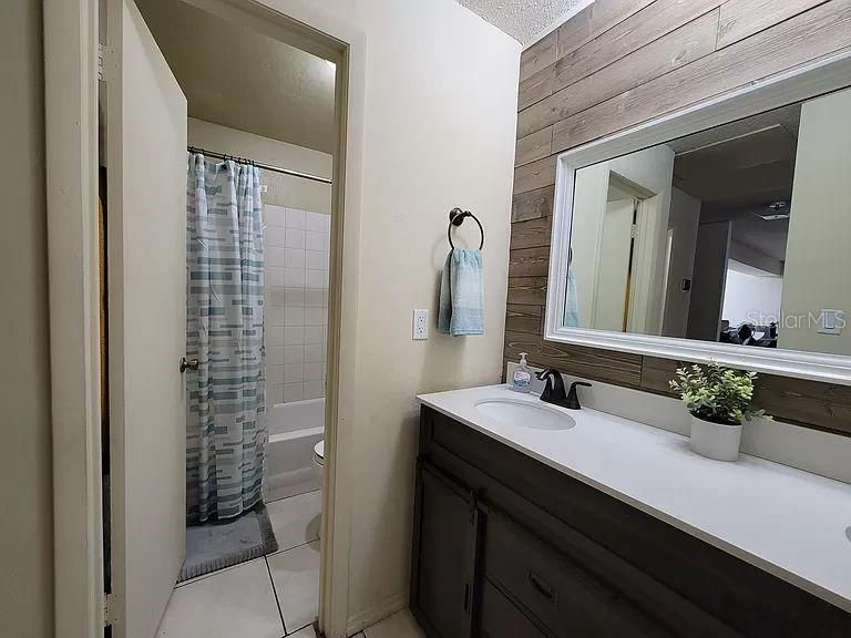 Active With Contract: $65,000 (2 beds, 1 baths, 876 Square Feet)
