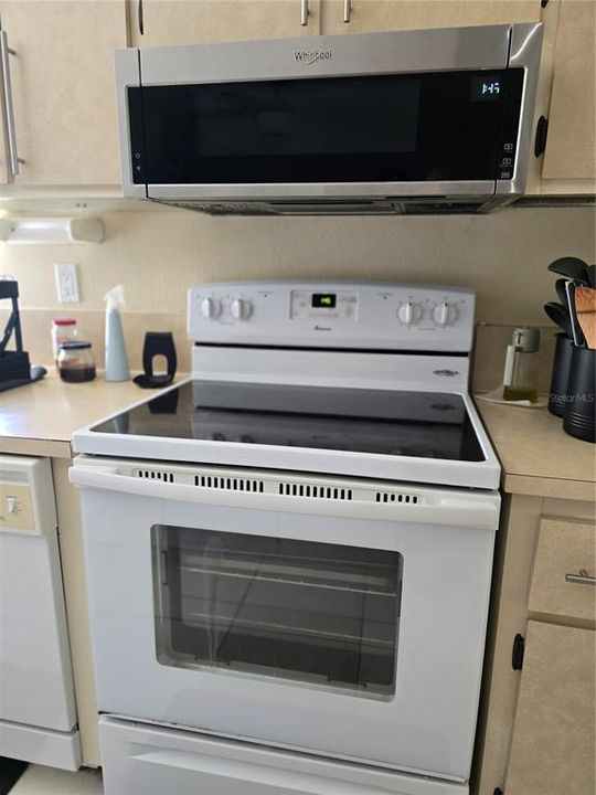 Active With Contract: $65,000 (2 beds, 1 baths, 876 Square Feet)