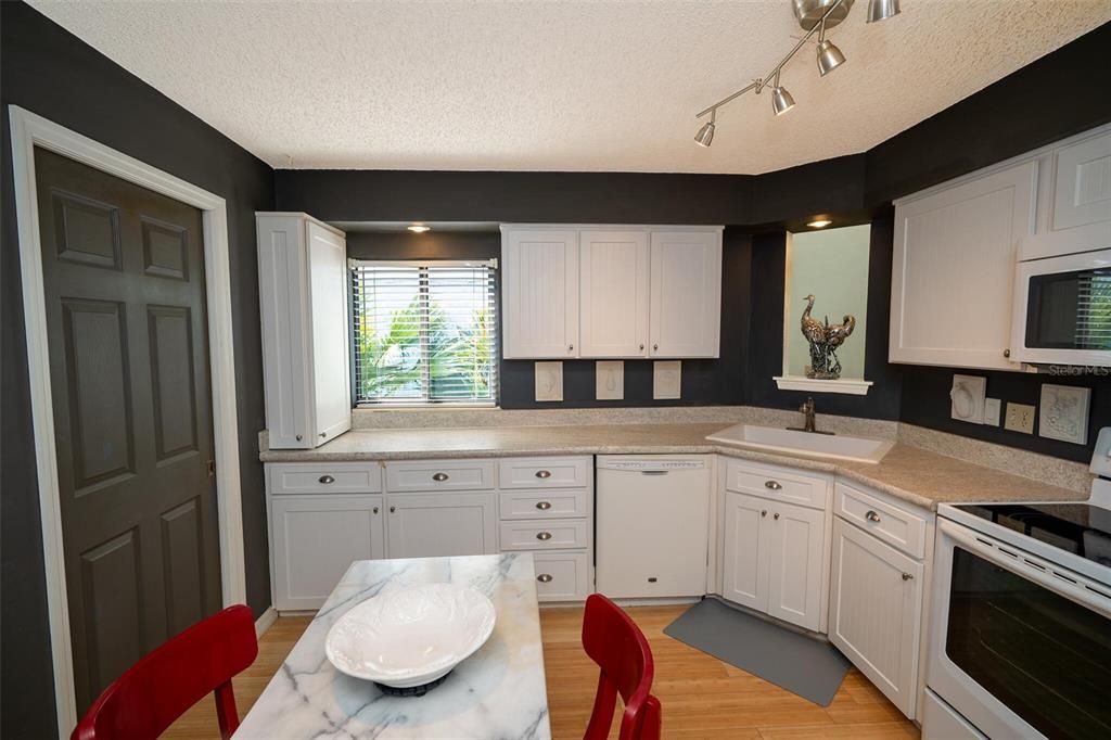 For Sale: $419,900 (2 beds, 2 baths, 1453 Square Feet)