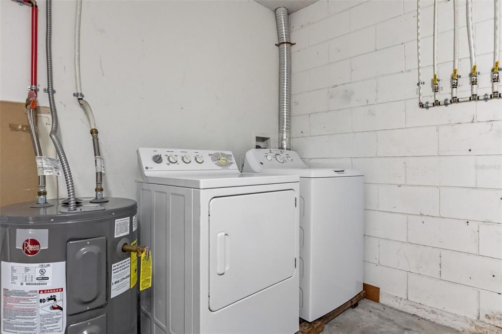 For Sale: $390,000 (3 beds, 2 baths, 1858 Square Feet)