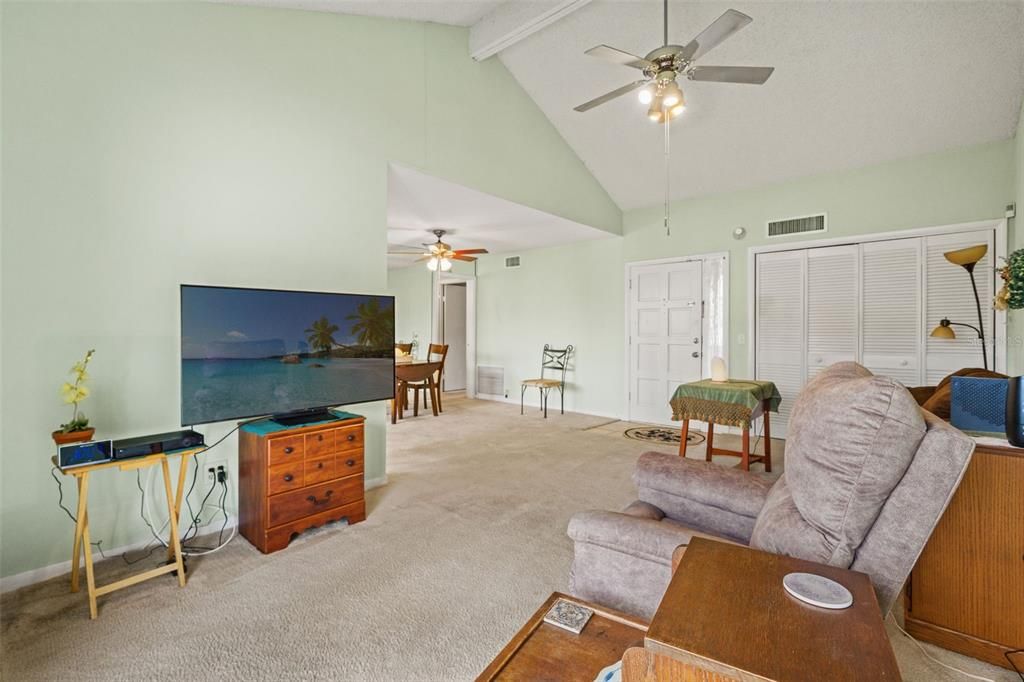 For Sale: $249,000 (2 beds, 2 baths, 1142 Square Feet)