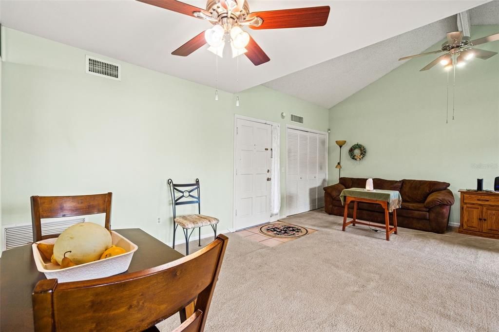 For Sale: $249,000 (2 beds, 2 baths, 1142 Square Feet)