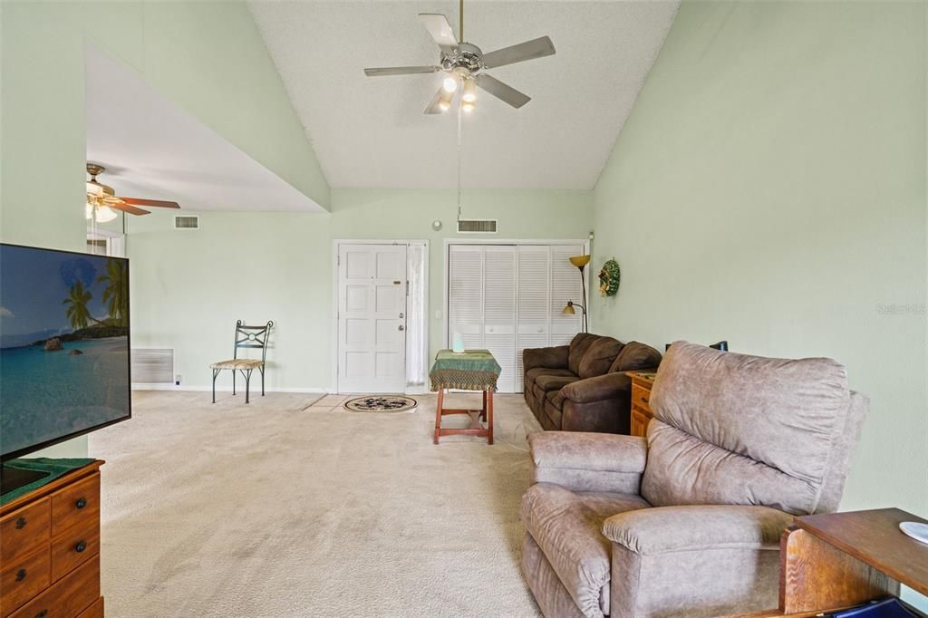 For Sale: $249,000 (2 beds, 2 baths, 1142 Square Feet)