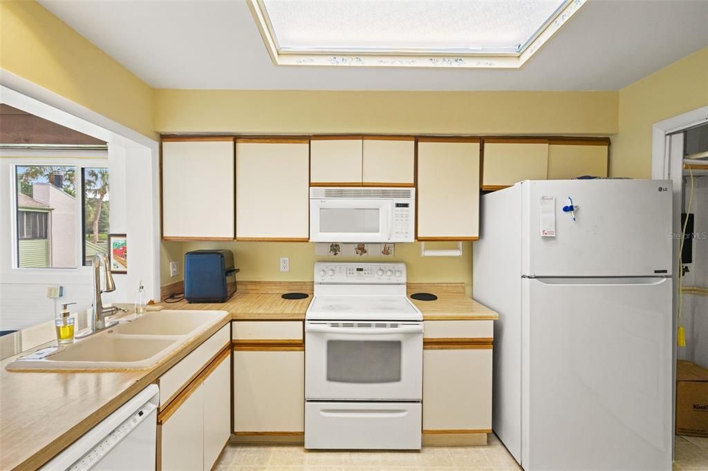 For Sale: $249,000 (2 beds, 2 baths, 1142 Square Feet)
