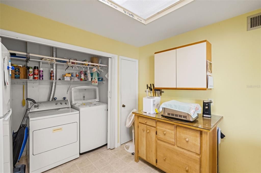 For Sale: $249,000 (2 beds, 2 baths, 1142 Square Feet)