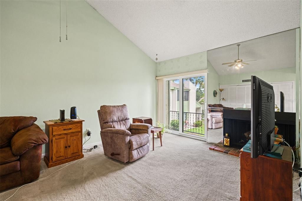 For Sale: $249,000 (2 beds, 2 baths, 1142 Square Feet)