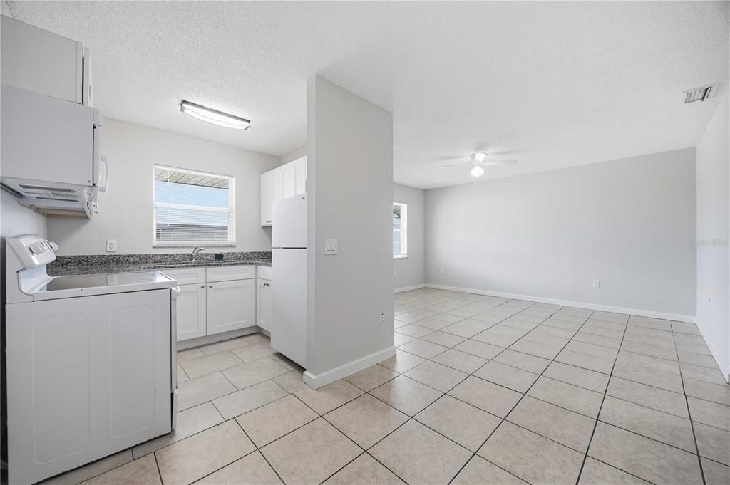 For Rent: $1,250 (2 beds, 1 baths, 700 Square Feet)
